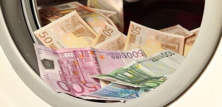 Geldscheine Euros in der Waschmaschine Hilfe beim Schuldenabbau Schuldner-Onlineberatung Ottweiler